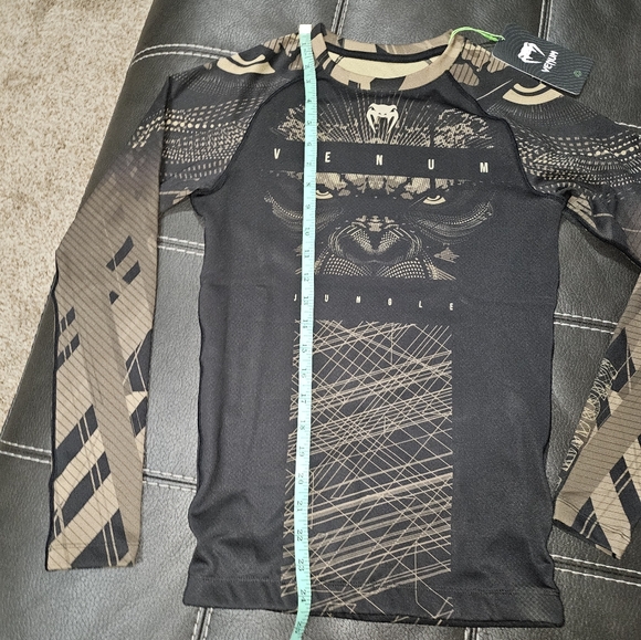 NWT UFC VENUM Gorilla Jungle Rashguard Sand Black Size Small - Picture 3 of 7